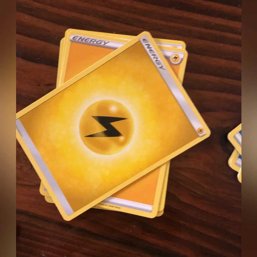 LIKE NEW Pokémon ENERGY Cards